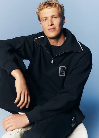 Sweatshirt