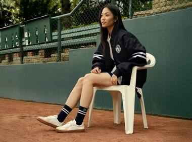 SNEAKERS