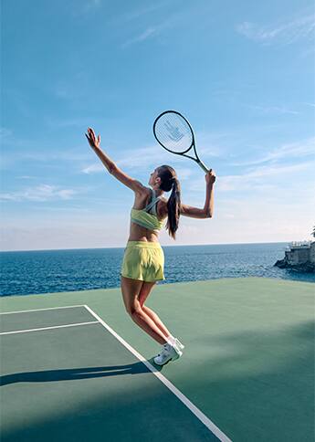 Woman playing tennis with the Lacoste L23 Light racket