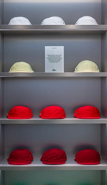 Casquettes girolle Lacoste au Lacoste Vintage Shop