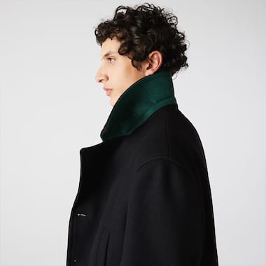 Caban classico multitasche nero con canottiera verde