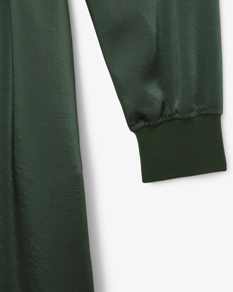 Kleid mit Gürtel und langen Ärmeln