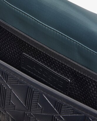 Kleine Umh&auml;ngetasche aus Leder mit &Uuml;berschlag und Monogramm