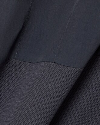 Sportliches T-Shirt mit Ultra Dry-Technologie und Materialmix