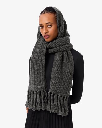 Schal aus Tuchwolle mit Fransen
