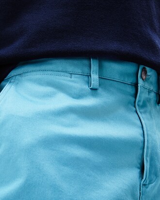 Herren-Sweatshirt mit Kapuze und gestreiften Einsätzen