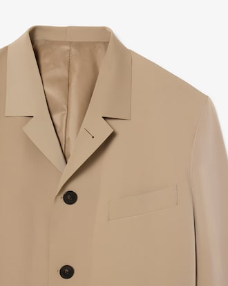 Runway figurbetonte Jacke aus technischem Stretchmaterial