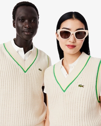 Ärmelloser Pullover mit Häkeloptik