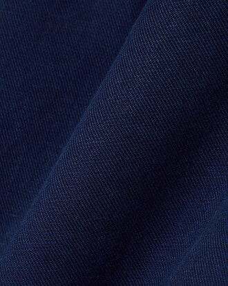 Weite, flie&szlig;ende Hose