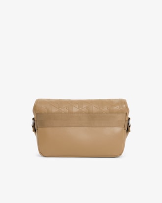 Kleine Umh&auml;ngetasche aus Leder mit &Uuml;berschlag und Monogramm