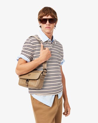 Kleine Umh&auml;ngetasche aus Leder mit &Uuml;berschlag und Monogramm