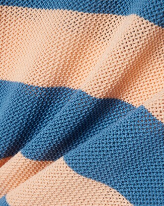 Gestreifter Strickpullover mit Zopfmuster und Polokragen