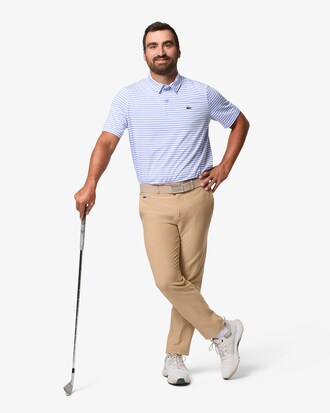 Polo de golf de corte regular con protecci&oacute;n UV