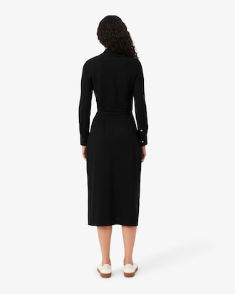 Vestido cruzado con cuello polo y corte ajustado
