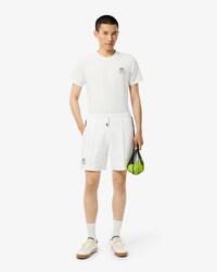 Pantal&oacute;n corto de tenis cl&aacute;sico con insignia decorativa Ultra Dry