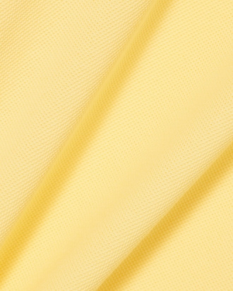 Polo de piqu&eacute; de corte cl&aacute;sico con insignia en contraste