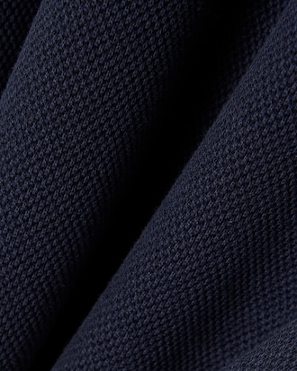 Pantal&oacute;n de ch&aacute;ndal de piqu&eacute; con insignia
