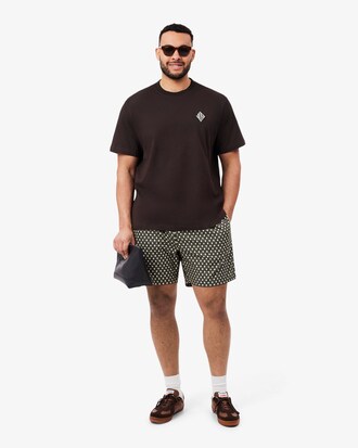Camiseta gruesa de corte cl&aacute;sico e insignia en contraste