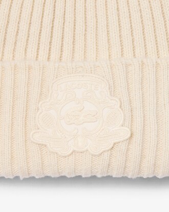 Gorro de lana con insignia