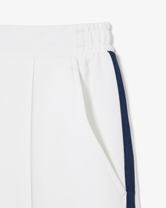 Pantal&oacute;n corto de tenis cl&aacute;sico con insignia decorativa Ultra Dry