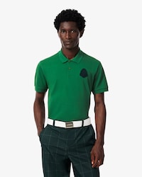Polo de golf de minipiqu&eacute; el&aacute;stico con insignia