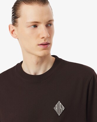 Camiseta gruesa de corte cl&aacute;sico e insignia en contraste