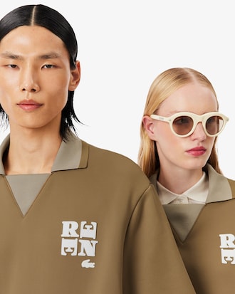 Polo de sat&eacute;n oversized con insignia Runway