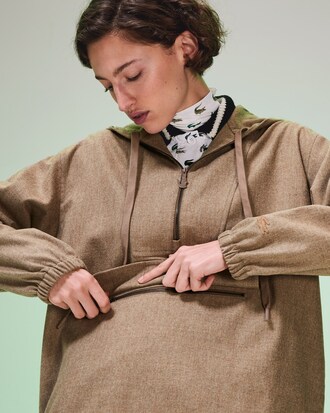 Chaqueta unisex Fashion Show en lana virgen lisa con capucha