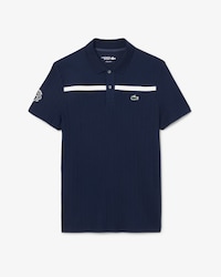 Polo de tenis cl&aacute;sico con insignia decorativa Ultra Dry