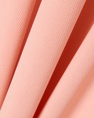 Polo de corte regular con protecci&oacute;n UV