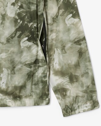 Chaqueta deportiva ligera con estampado de cocodrilo