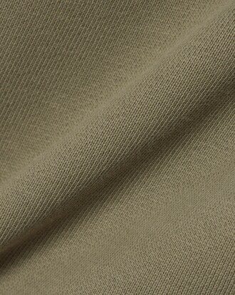 Pantal&oacute;n de ch&aacute;ndal con raya y logotipo