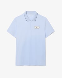 Polo de tenis cl&aacute;sico con insignia decorativa Ultra Dry