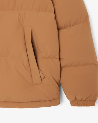 Chaqueta acolchada con capucha hidrófuga