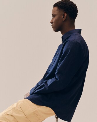 Camisa de corte regular de popel&iacute;n el&aacute;stico