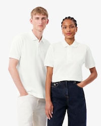 Polo de corte cl&aacute;sico con detalles de marca en relieve