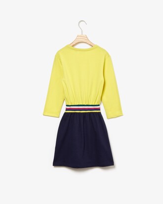 Vestido de ni&ntilde;a en felpa color block con cintura de rayas