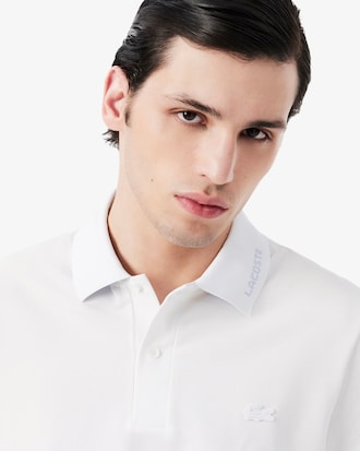 Polo Commuter de piqu&eacute; de corte ajustado con detalles de marca de jacquard