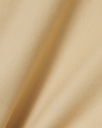 Pantal&oacute;n corto cargo de largo medio de tejido de gabardina