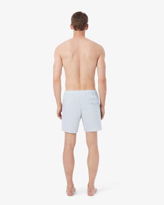 Short de ba&ntilde;o texturizado de rayas de largo medio