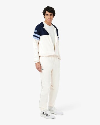 Pantal&oacute;n de ch&aacute;ndal con estampado de tenis