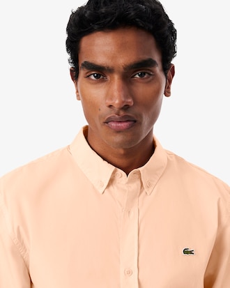 Camisa de corte regular de popel&iacute;n el&aacute;stico