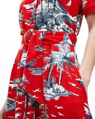 Vestido de mujer en piqu&eacute; de algod&oacute;n con cintur&oacute;n, estampado hawaiano y cuello polo