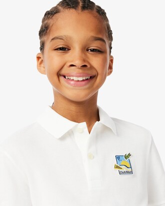 Polo Lacoste &times; Club Med de piqu&eacute; con insignia