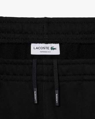 Pantal&oacute;n de ch&aacute;ndal con raya y logotipo