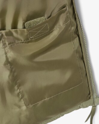Chaqueta acolchada con capucha hidr&oacute;fuga