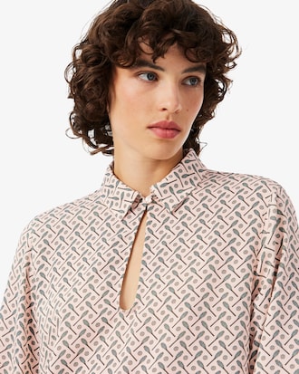 Vestido vaporoso con cuello camisero de crep&eacute;