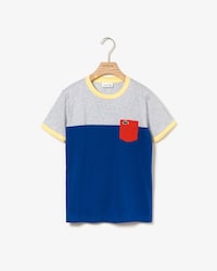 Camiseta de niño en algodón color block con cuello redondo y bolsillo a contraste