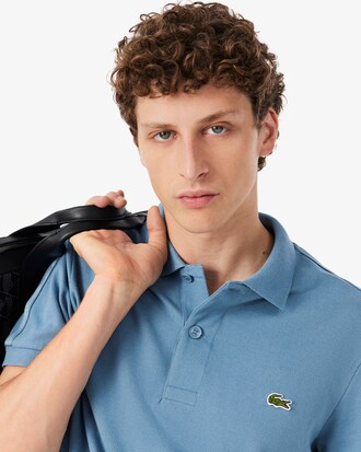 Polo de rayas con logotipo de corte regular
