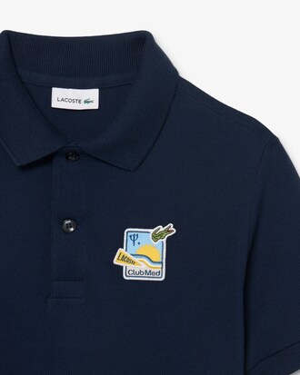 Polo Lacoste &times; Club Med de piqu&eacute; con insignia